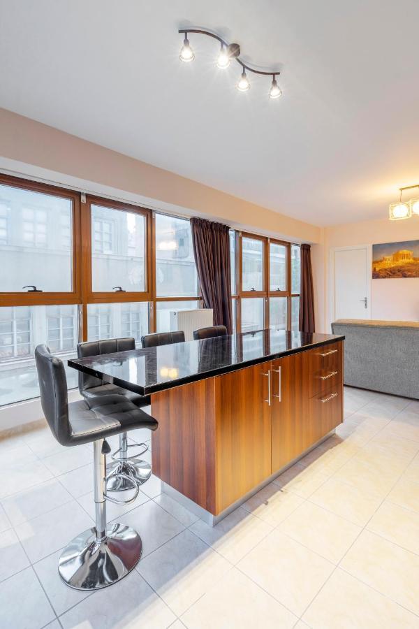 2 Bedroom Renovated Apartment With A View Athen Exterior foto