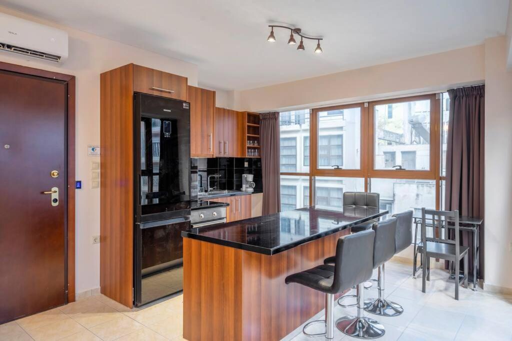2 Bedroom Renovated Apartment With A View Athen Exterior foto