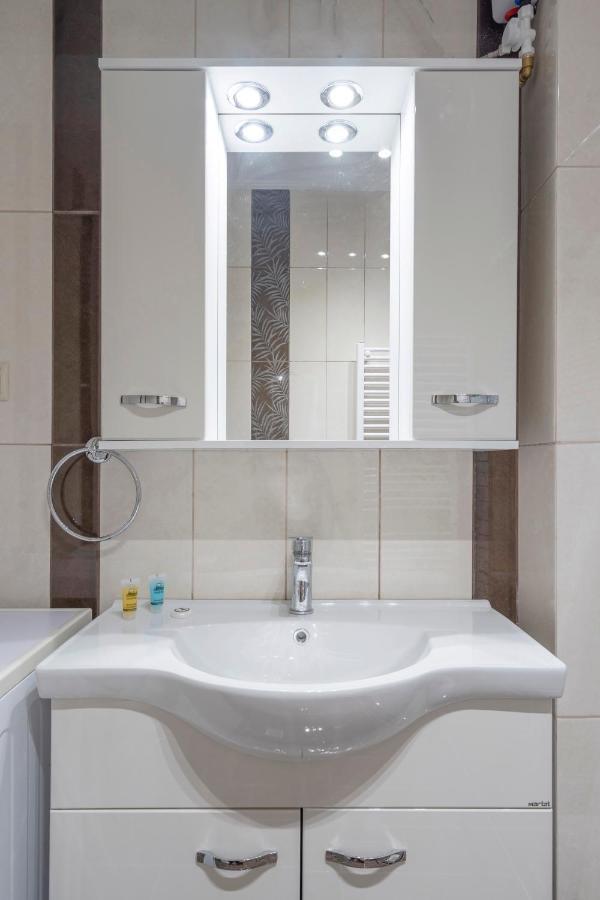 2 Bedroom Renovated Apartment With A View Athen Exterior foto